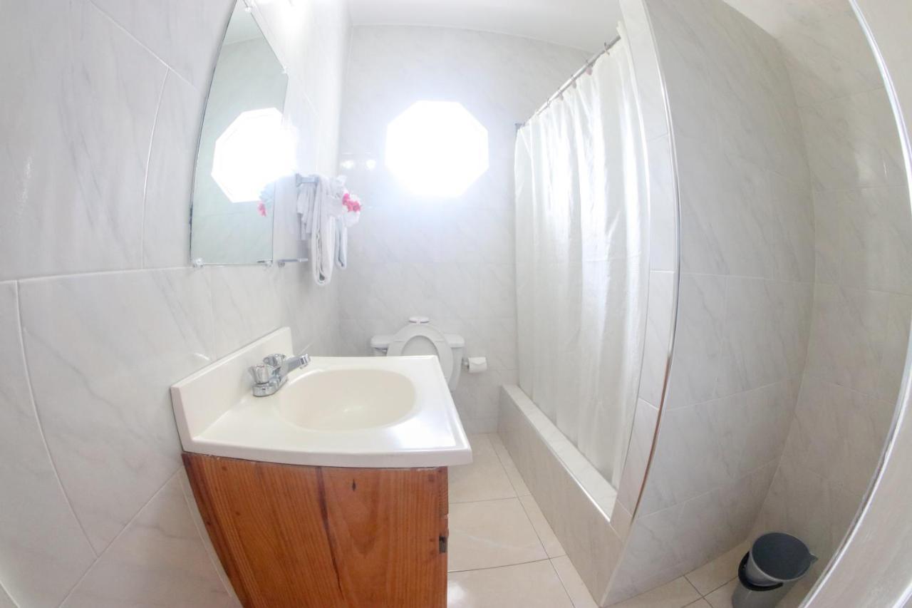 Van Villa Guesthouse Negril Exteriér fotografie